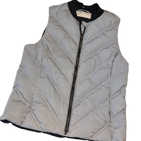 Athleta Inlet Silver Reflective Dual Front Zip Down Vest Size Medium - Picture 1 of 10